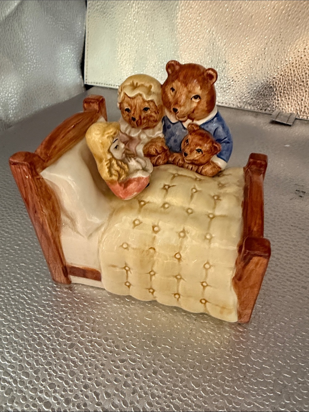 Vintage 1982 Ceramic Music Box of Goldilocks where she moves back and forth - Picture 1 of 11